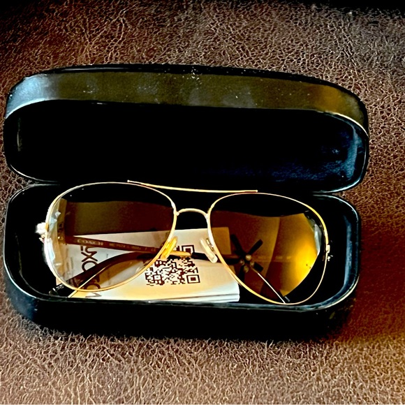 Polarized Coach aviator, sunglasses - Picture 3 of 5